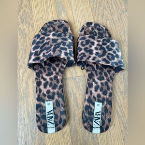 Zara leopard slide sandal, size 38